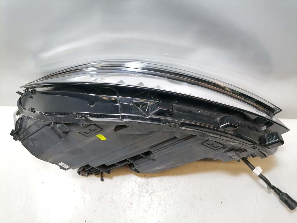 VW Passat B9 original Scheinwerfer rechts LED Bj.2024